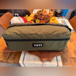 Olive Green Yeti Lowlands blanket. NWT